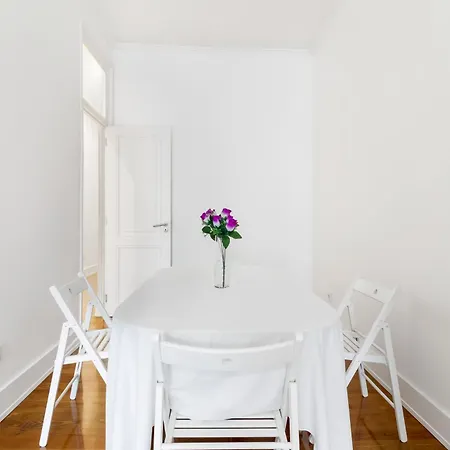 Arroios - Second Floor 게스트하우스 *